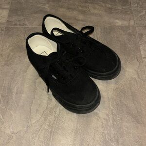Toddler 9.5 black vans